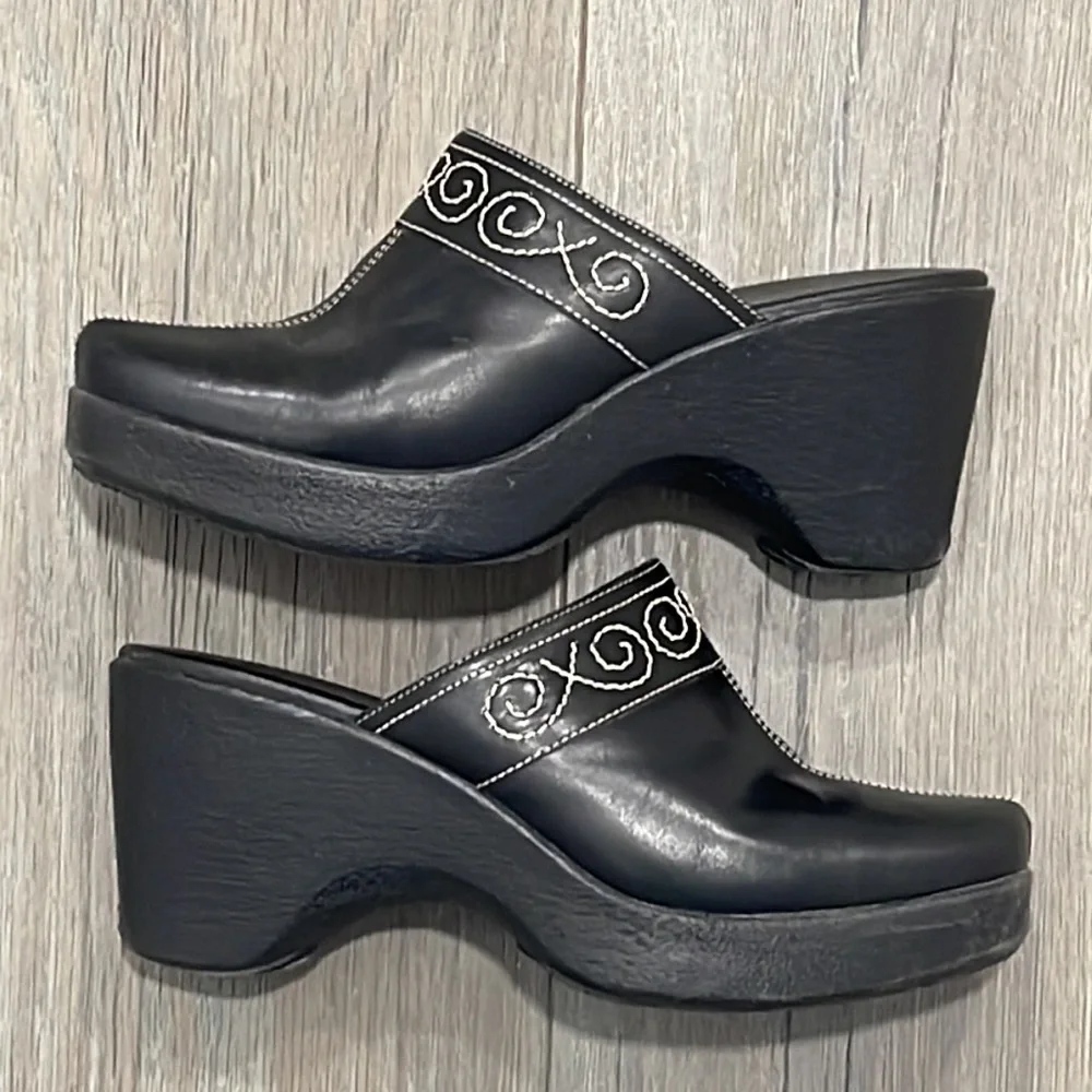 Naturalizer Black Rubber Sole Clogs-9 - Picture 2 of 5